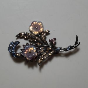 Sweet romance opal glass pin
